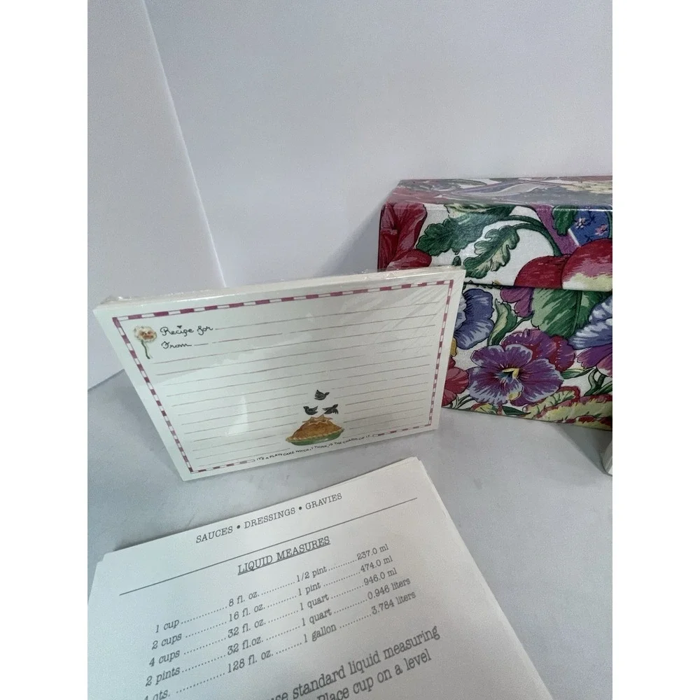 C.R. Gibson Company Recipe Box With Recipe Cards Vintage 90's Flower Cottagecore